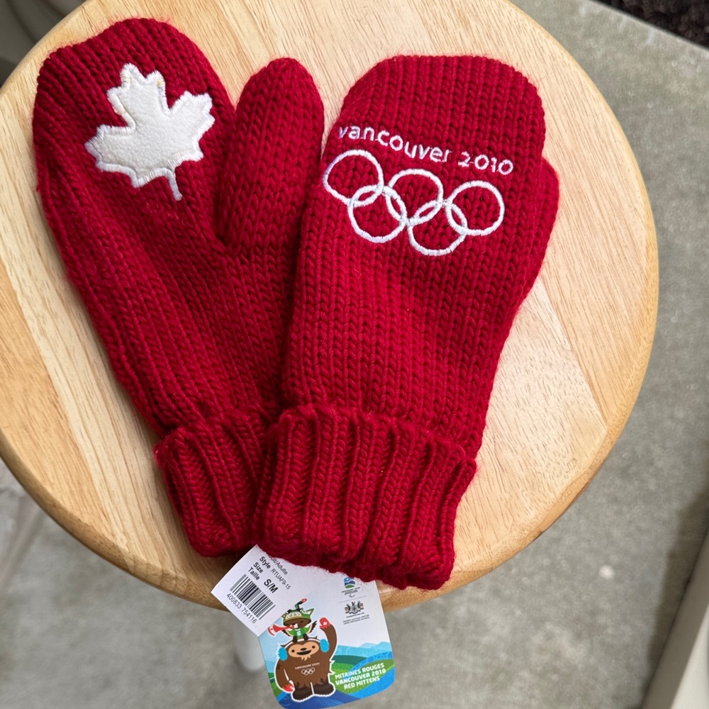 New Hudson’s Bay Canadian 2010 Vancouver Olympic Mittens